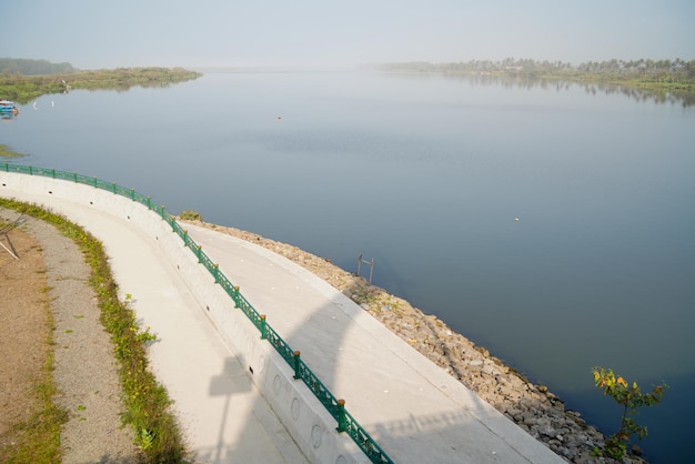 Photo paysage avec vue sur la rivière à laguna depok indonésie