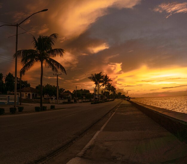 paysages au coucher du soleil cubain