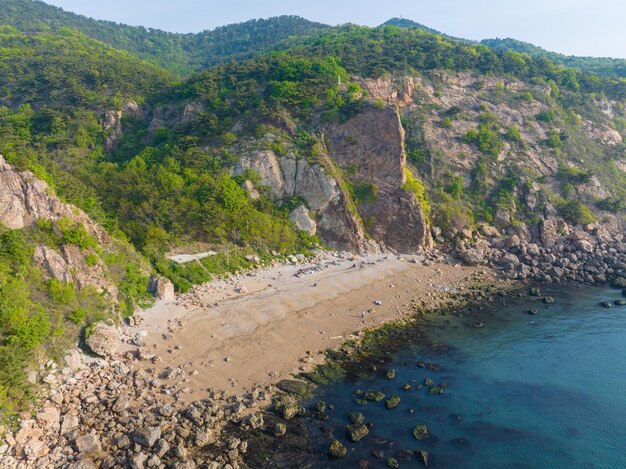 Des paysages balnéaires de printemps de la route Binhai dans la province de Dalian Liaoning en Chine