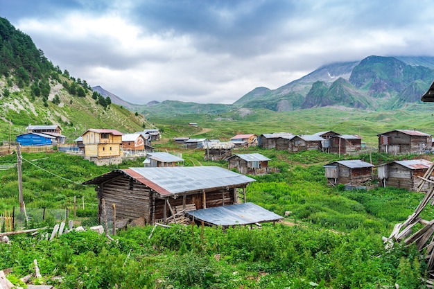 Paysages étonnants des Highlands et des montagnes d'Arsiyan. Savsat, Artvin - Turquie