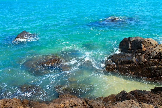 Paysages de l'île de Hon Mieu Nha Trang Rochers dans l'eau au Vietnam