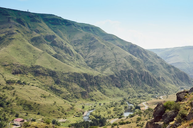 Paysages naturels dans les montagnes de Géorgie