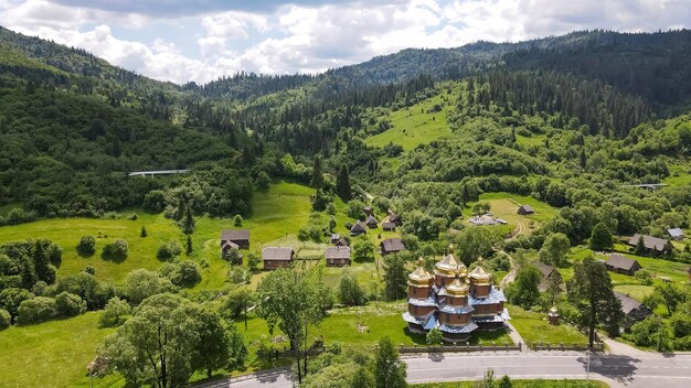 paysages pittoresques et magnifiques inoubliables des Carpates ukrainiennes