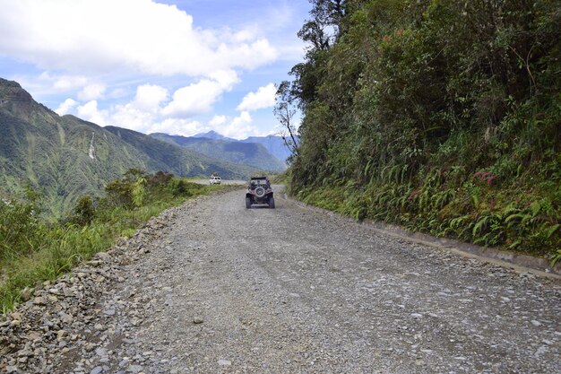 La PazCoroico Bolivie 29 janvier 2017 La voiture sur la route de la mort Yungas North Road entre La Paz et Coroico