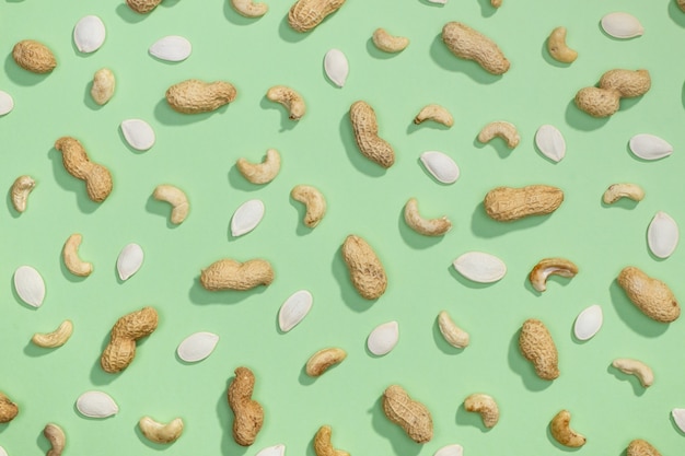 Peanut, graines de citrouille et noix de cajou à plat