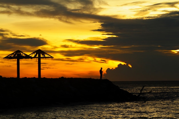 Pêche au coucher de soleil