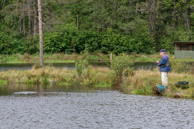 Pêche à la mouche sur la rivière Findhorn en Écosse