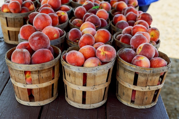 Pêches au marché de producteurs