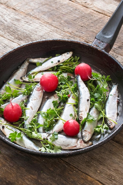 Photo pêches fondues dans une vieille casserole