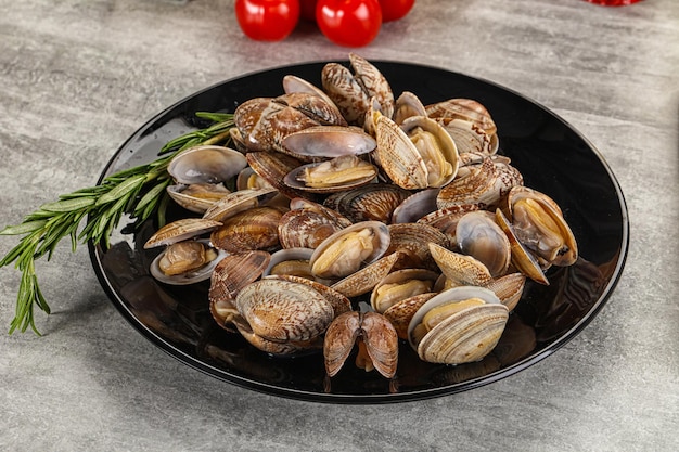 Pêches de vongole crues à cuisiner