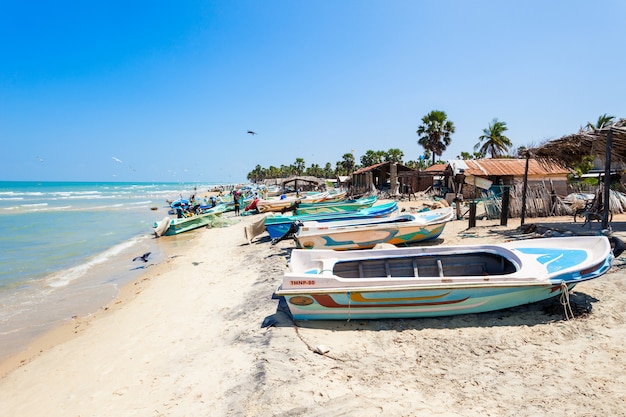 Photo pêcheurs à la plage de talaimannar