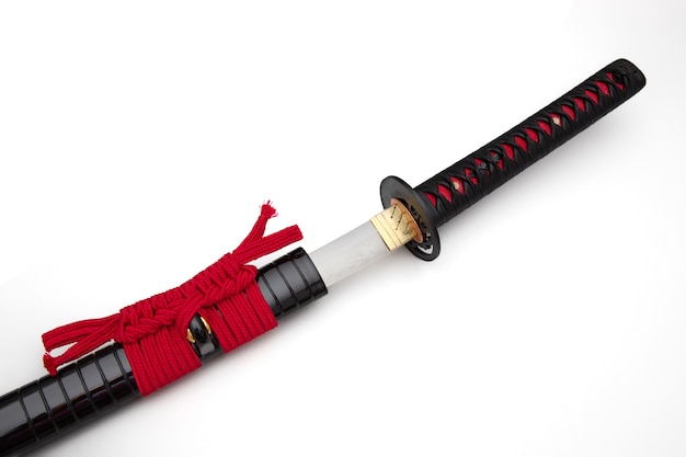 Épée japonaise avec cordon rouge