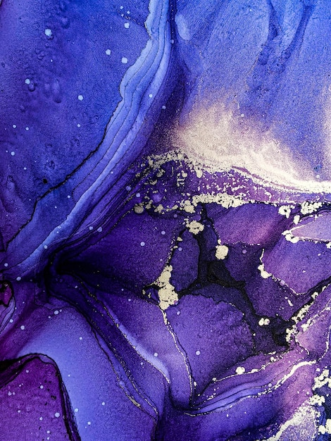 Peinture à l'alcool abstraite de fond fluide de couleur brillante brillante dessinée à la main avec une texture de technique d'encre liquide de stries dorées pour la conception de toile de fond haute résolution