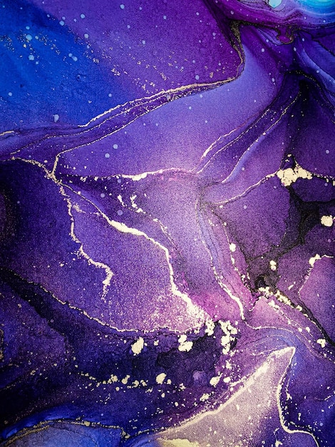 Peinture à l'alcool abstraite de fond fluide de couleur brillante brillante dessinée à la main avec une texture de technique d'encre liquide de stries dorées pour la conception de toile de fond haute résolution