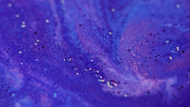 Peinture à bulles, encre humide, lustre, eau défocalisée, couleur bleu violet, mousse étincelante, lueur liquide.