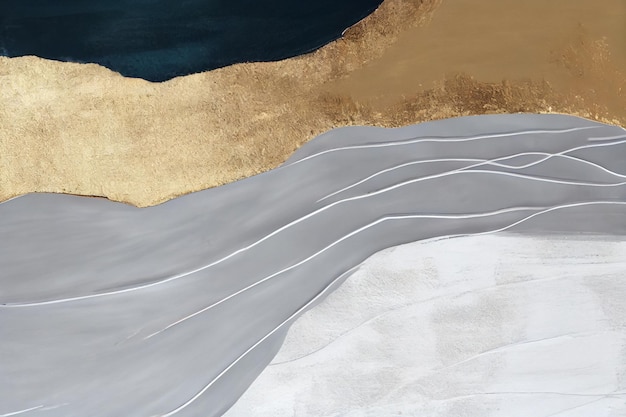 Une peinture d'un lac avec un ciel bleu et une plage de sable blanc.
