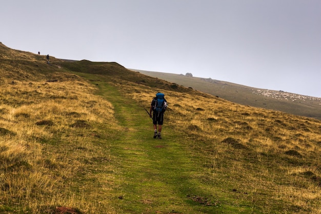 Pèlerin le long du Camino de Santiago Pyrénées françaises