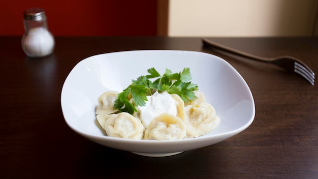 Pelmeni est un plat traditionnel d'Europe de l'Est.