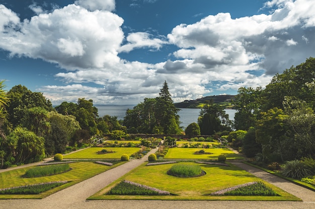 Pelouses de parc anglais traditionnel. Irlande du Nord.