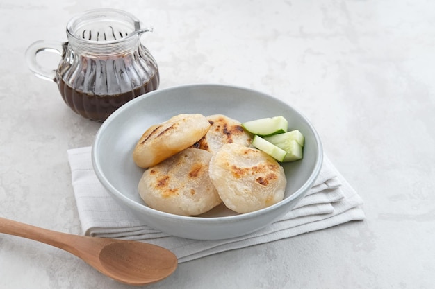 Pempek Tunu ou Pempek Panggang, cuisine traditionnelle du sud de Sumatra, Indonésie. Nourriture à base de poisson