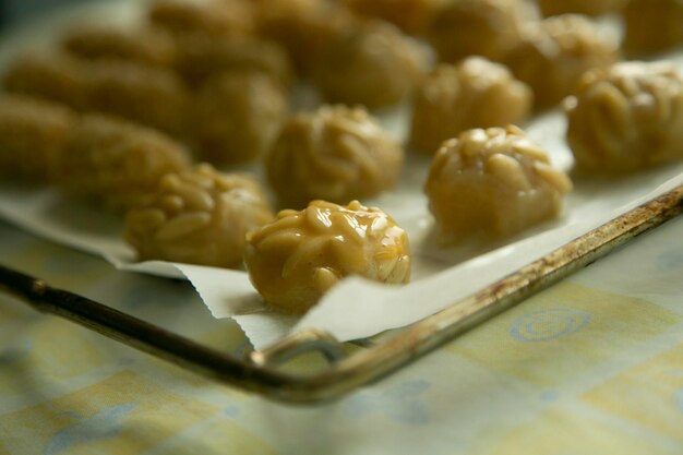 Photo penellet. petits bonbons de formes variées, à base de pâte d'amande et de pomme de terre.