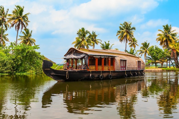 Péniche dans les backwaters d'Alappuzha Kerala