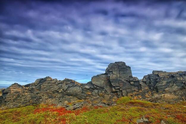 péninsule moyenne paysage de pêche kola, montagnes et collines pierres vue