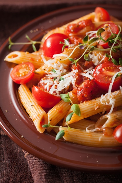 Penne aux tomates et au parmesan