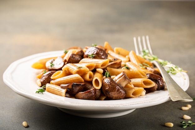 Penne de grains entiers fait maison