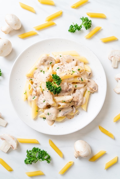 penne pâtes carbonara sauce crème aux champignons