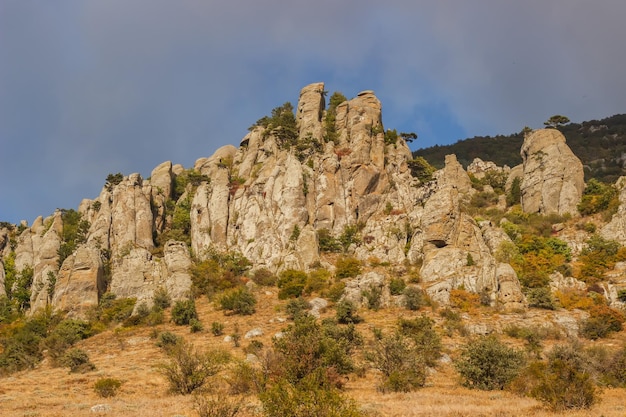 Pente rocheuse de la chaîne de montagnes Demerdzhi