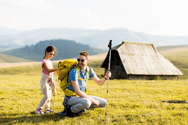 Père et fille en randonnée