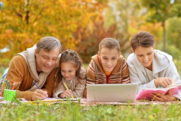 Père mère et enfants