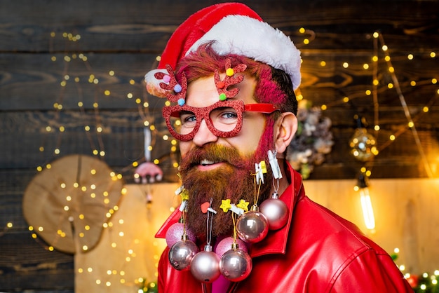 Père noël barbu close up face portrait