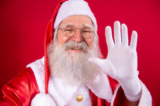 Le Père Noël fait des photos de selfie. Nuit de Noël. Livraison cadeau. Rêves enchantés d'enfants.