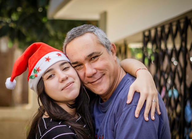 père avec sa fille tendre image