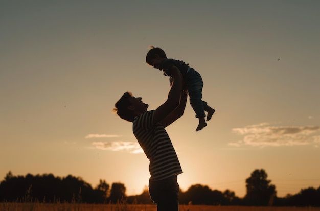Photo un père soulevant son fils contre le ciel au coucher du soleil le jour de la fête des pères