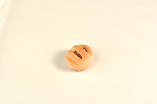 Photo une perle en bois avec le chiffre 2 dessus
