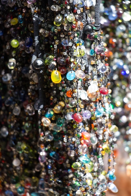 Photo perles colorées de différentes couleurs