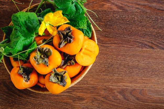 Persimmon dans le panier