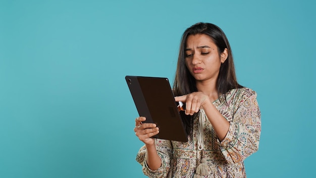Une personne contrariée incapable de faire des achats sur Internet se voit refuser la carte