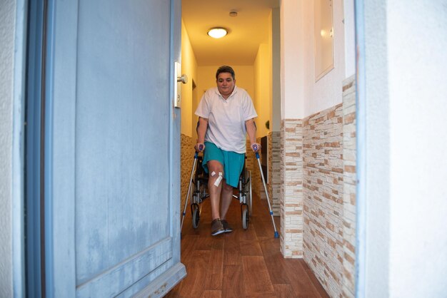 Photo une personne handicapée à la maison