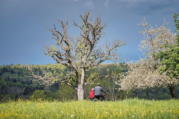 personne avec un sac à dos