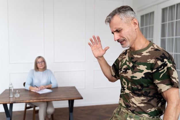 Photo personne souffrant de ptsd chez psychologue