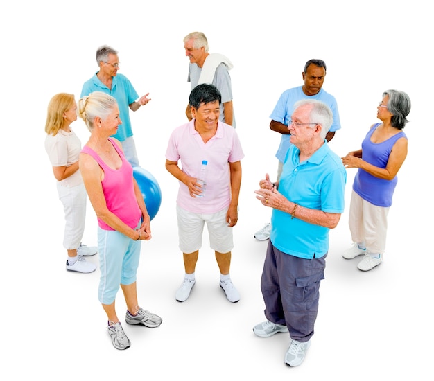 Personnes âgées en bonne santé à la gym