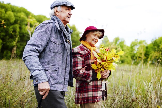 personnes âgées homme romantique haut