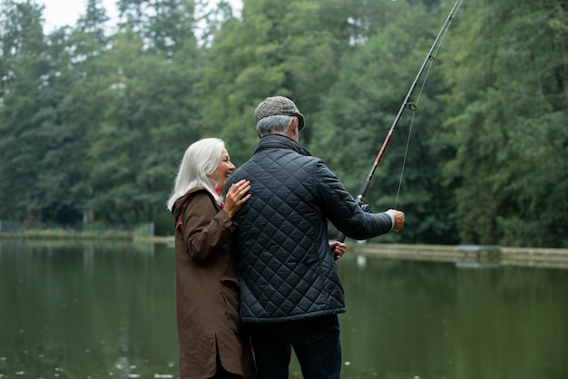 Photo personnes ayant une activité de retraite heureuse