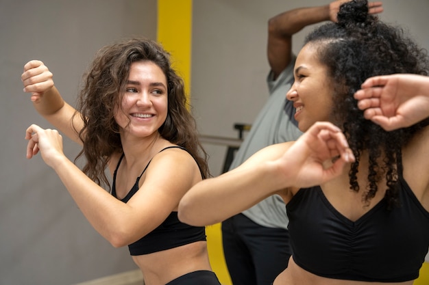 Personnes participant à un cours de danse-thérapie