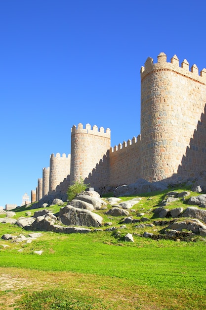 Perspective des murs de la ville médiévale d'Avila, Espagne