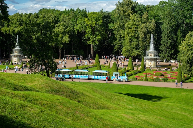 Peterhof Park à Saint-Pétersbourg en Russie